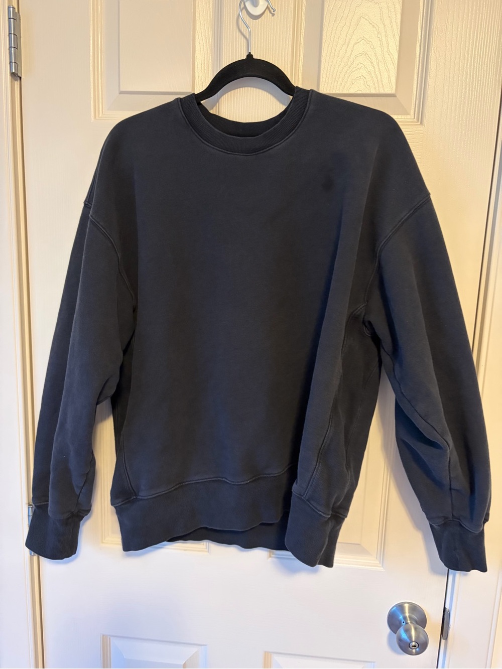 💛 TNA - Large Black Crewneck - AS IS